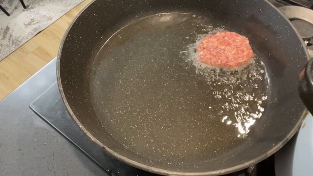 Котлеты без заморочек, всегда получаются да еще сразу с подливкой.ЗАБЫТЫЙ ВКУС/ПОПРОБУЙ . #котлеты