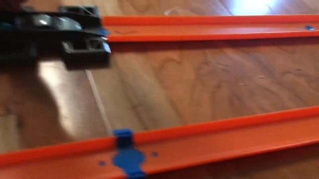 Attack on Hotwheels Garage смотреть онлайн