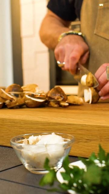 Scaloppine di vitello con funghi porcini - Chef Deg - shorts