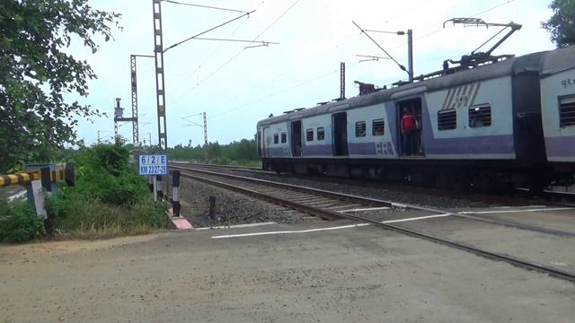 Fast And Furious Brand New Advisement Printed EMU Local Train Dangerously Moving Out Curve Railgate смотреть онлайн