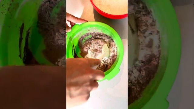 Быстрый,легкий шоколадный рулетик😋 смотреть онлайн