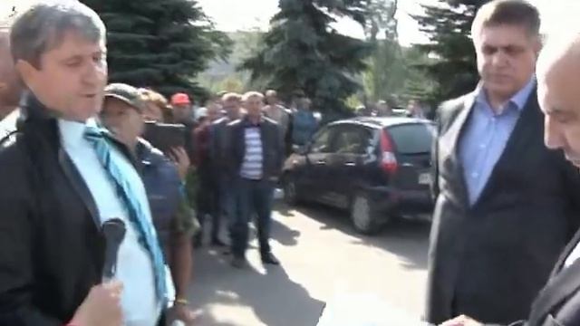 ГОРНЯКИ «КРАСНОЛИМАНСКОЙ» ПРОГНАЛИ С ШАХТЫ НОВОГО ДИРЕКТОРА смотреть онлайн