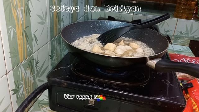 Masak Tomyam bumbu Instan‼️otak-otak singapura, dimsum isi ayam, chiken ball, udon dan jamur enoki