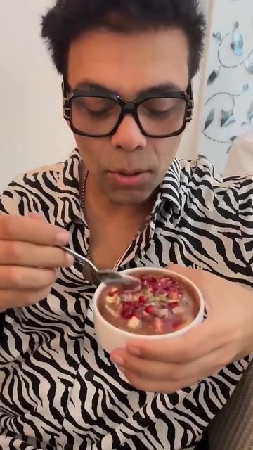 Farah Khan TROLLS Karan Johar & calls his breakfast 'Designer' 😂 | #shorts #karanjohar