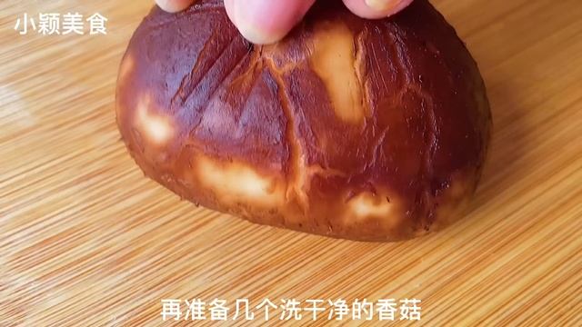 【小穎美食】荷包蛋不要直接用水煮，老保姆教你一招，一鍋做6個，一個都不散 смотреть онлайн