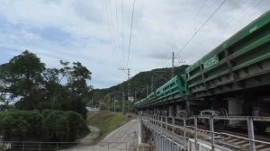 Электровоз 2ЭС4К-121 с грузовым поездом