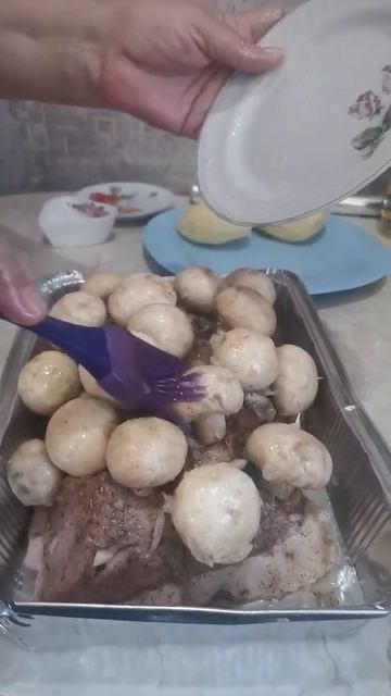 Свинина с грибами запеченная в духовке смотреть онлайн