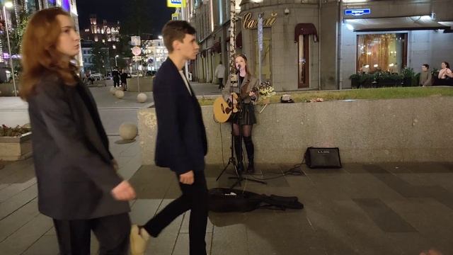 Градусы - Голая -хит 2011 года #кавер песни спели #уличный_музыкант Алёна Милютина и зрители #Mosco смотреть онлайн