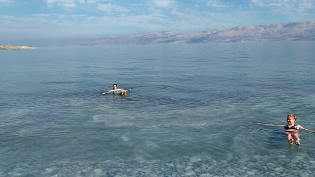 Я не верила,пока сама не попробовала)Оно реально держит!Мёртвое море!
