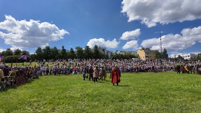 Земля Легенд: Солнце и медведь 9 июня 2024 Битва Князя и Короля. Ристалище. Выступление Двор Чудес смотреть онлайн