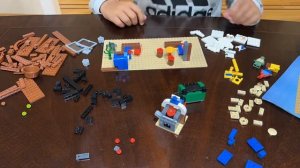 Building the LEGO SpongeBob SquarePants Krusty Krab. Set number 3825 with @mordani