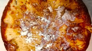 Шарлотка на скорую руку на овсяной подушке