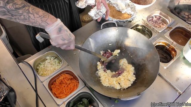 Cooking Thai Noodles in Minsk. Street Food from Belarus смотреть онлайн
