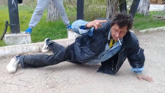 Толян Мухомор Отжимается смотреть онлайн