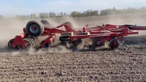 John Deere 8R 410 + HORSCH Tiger 4 MT Рихлення