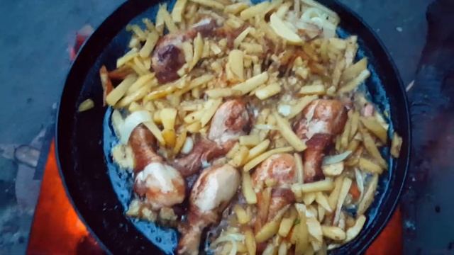 Жарим картошку на костре смотреть онлайн