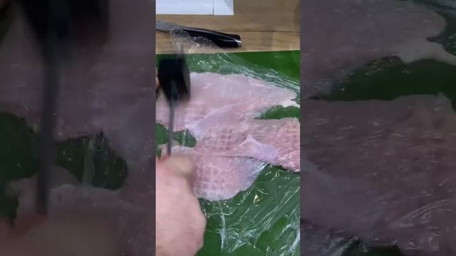 РУЛЕТ ИЗ КУРИНОГО ФИЛЕ С СЫРОМ И ГРИБАМИ ПОДРОБНОЕ ВИДЕО НА МОЁМ КАНАЛЕ ПОДПИШИСЬ #рулет #филе #еда смотреть онлайн