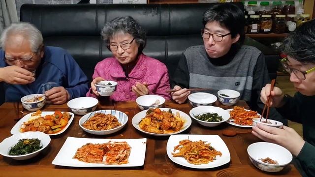 꼬끼오~ 할머니가 해주신 닭볶음탕 먹방, 어묵계란요리, 고춧잎 나물, 김장배추김치, 가족먹방 MUKBANG KOREAN FOOD COOKING ASMR | EATING SHOW