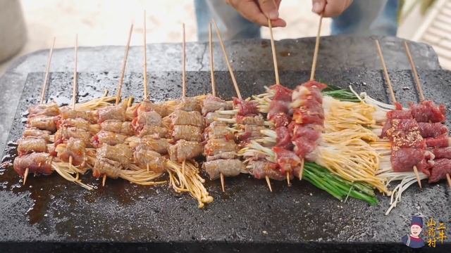 【山藥村二牛】小伙深山秘製石板燒，4斤牛肉放石板上一烤，大口吃著真過癮！ смотреть онлайн