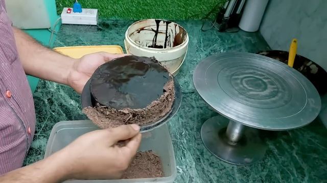 Simple decent chocolate truffle cake | perfect half kg chocolate truffle cake | chef nitin