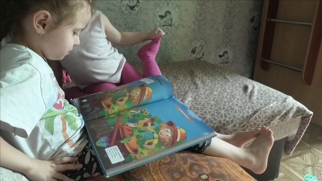 Бабушка привезла грибов//Аня помощница)) смотреть онлайн