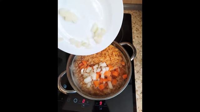 Веганський суп з сочевицею та овочами смотреть онлайн