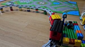 Хомяк катается в поезде. Монорельс из Лего. Поезда из Lego. Видео для детей. Hamster in Lego train.