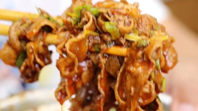 1斤毛肚，阿强自制“麻辣火锅”，一大口毛肚吞下去满头冒汗｜Mukbang【cram阿强】 смотреть онлайн