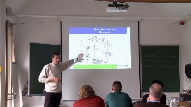 Plant pathogens in aquaponics