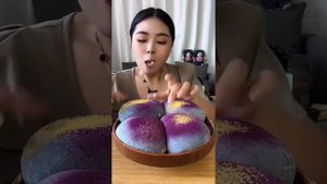 КИТАЯНКА ЕСТ МОТИ ! 中国女孩吃得多