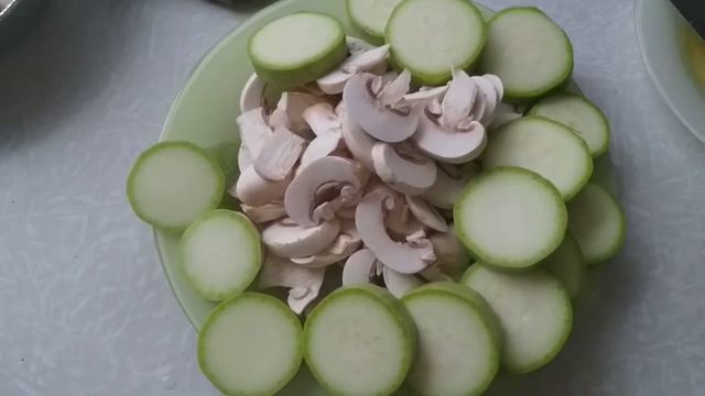 (35) РЕЦЕПТ. Кабачки с грибами диетические. смотреть онлайн