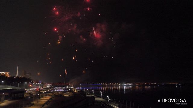 Праздничный артиллерийский салют в честь 82-й годовщины Сталинградской Победы. смотреть онлайн