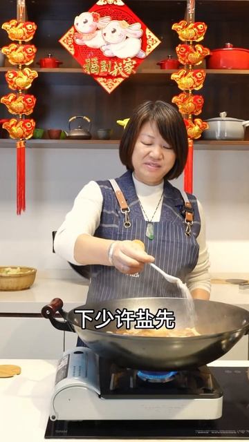 过节家人团聚，开锅食土鸡炖花菇，好吃不腻！年夜饭 抖音美食推荐官 祝大家2023年兔年大吉 爱的味道一辈子忘不了