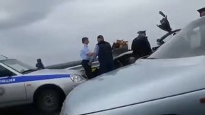 БТР наехал на машину в Чечне