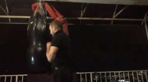 Леопард против быка работа на мешке. ВВД "ТХИЕН ДЫОНГ КМВ"