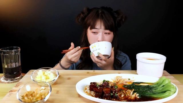 OneOne eating/Mukbang)SUB/Cabbage Dongpo meat/ASMR eating sounds смотреть онлайн