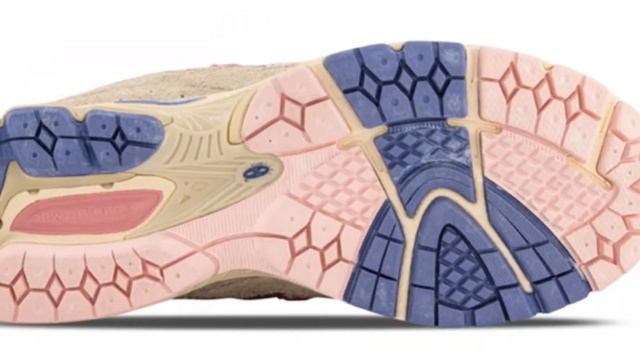HYPE DC X NEW BALANCE 2002R NATIVE DYNAMICS