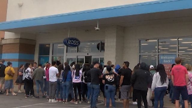 Don't Worry Be Happy DnB Remix Playing at Ross Dress For Less On A Wednesday at 2:15 Before Lockdow смотреть онлайн