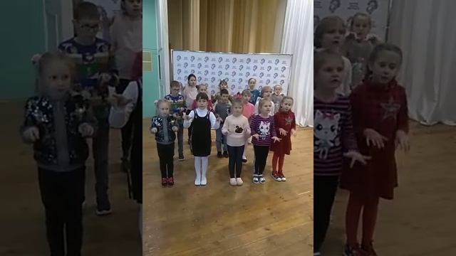Запрошення на прогулянку - муз. І. Францескевич виконує хор Музичні краплинки м. Мелітополь