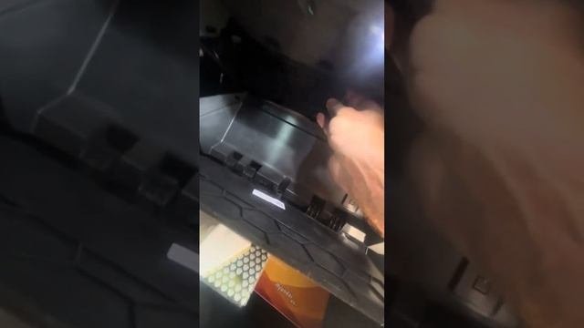 Замена воздушного салонного фильтра