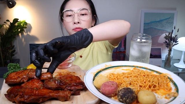 BBQ 자메이카 통다리 치킨🍗 크림불닭볶음면 먹방!! Jamaica Chicken Fire Spicy Noodle スパイシーなチキン ไก่รสเผ็ด Gà cay смотреть онлайн