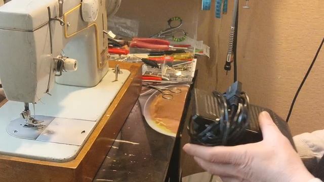 С Днем 8е Марта! Ремонт женского пуховика смотреть онлайн