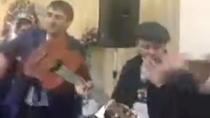 на свадьбе....круто спел