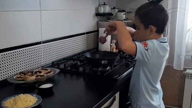 Невероятно вкусные фаршированные шампиньоны. смотреть онлайн