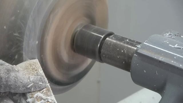 Мне попался необычный кусок старой древесины, сделал из нее потрясную вазу