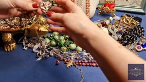 50. Продолжаем разбирать большую коробку с винтажными бусами