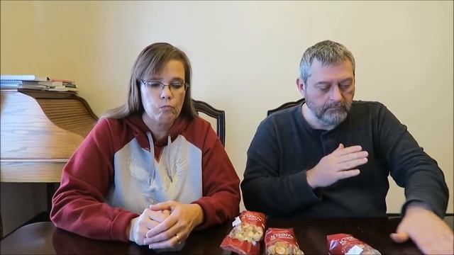 Santa Claus in Town Chocolate Coated Almonds: Amaretto, Cocoa & Spiced Review смотреть онлайн