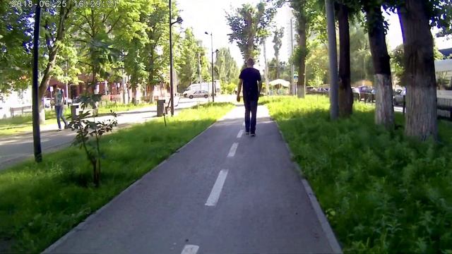 Саратов УРОД чешет по велодорожке когда рядом пешеходка дай им волю и велодорожки засрут смотреть онлайн