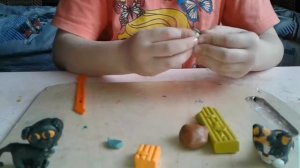 Лепим дом из пластилина