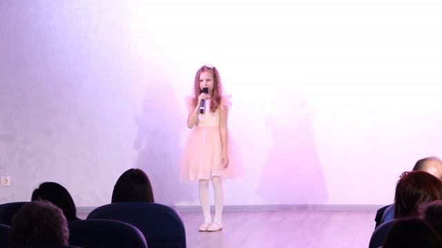 Гомельское УМГ. Концерт к 8 марта. Полина Корунус. Стихотворение "Самая лепшая". смотреть онлайн